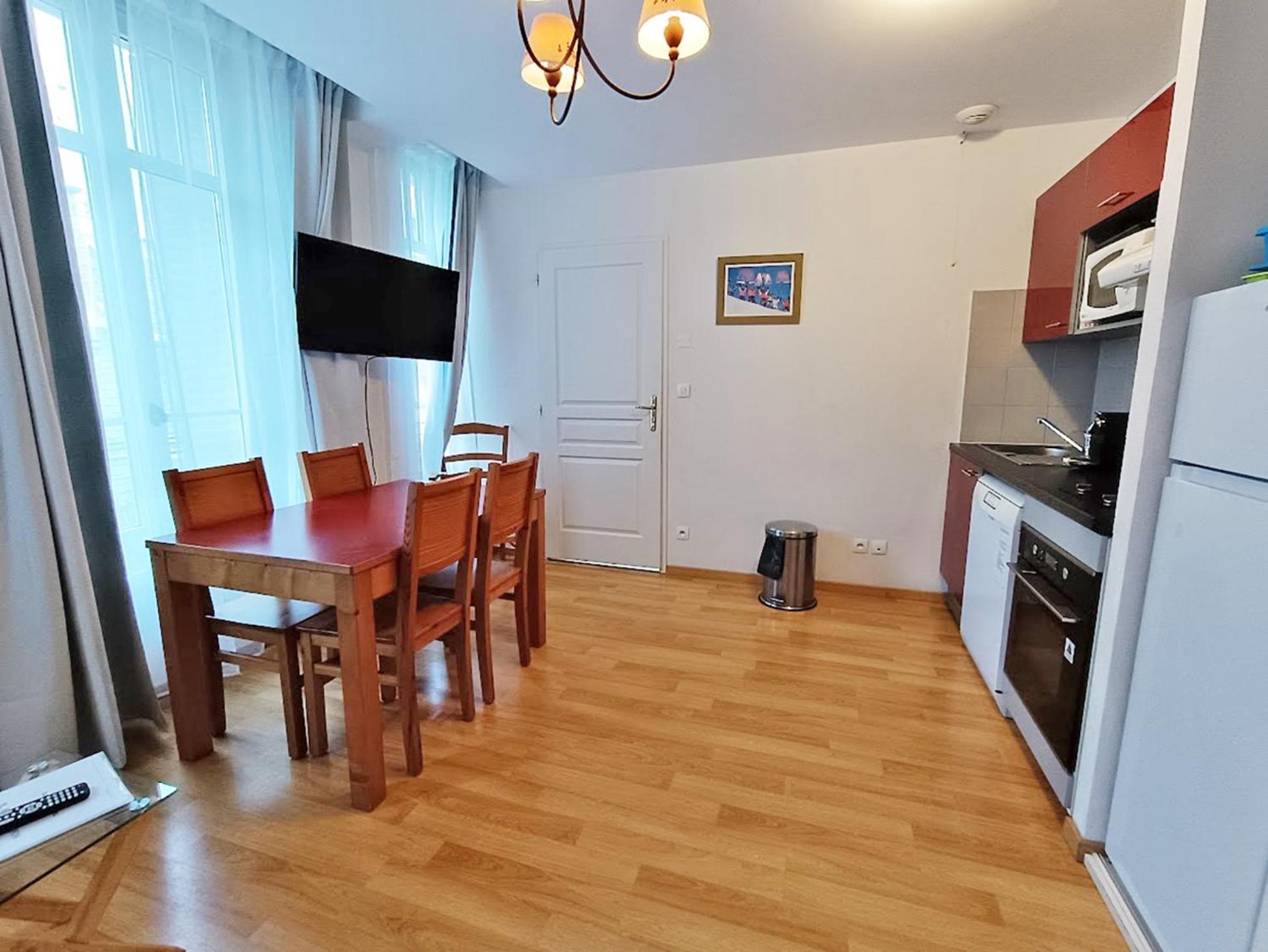 Il Etait Une Fois Luchon, T2, Centre Luchon, Wifi, Casier A Skis, Ascenseur, 4 Personnes Lejlighed Bagnères-de-Luchon Eksteriør billede